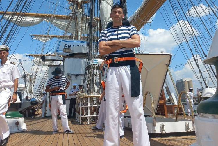 Testimonio del Cabo Primero de la Armada que auxilió a tres personas arrastradas por la corriente