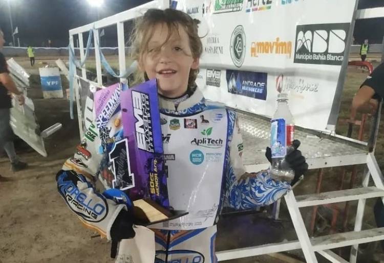 La joven rosaleña Magdalena Bouscayrol ganó su primera carrera en una final del Internacional de Speedway