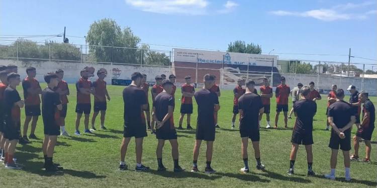 Sporting comenzó la pretemporada y sigue activo en el mercado de pases