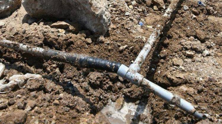 Dos hombres fueron aprehendidos por realizar una conexión clandestina de agua