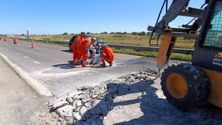 Vialidad continúa los trabajos de reparación de la autovía Bahía Blanca - Punta Alta