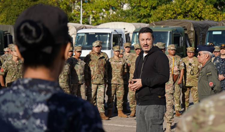 El Ministro de Defensa recorrió el puesto de comando y control de la Armada Argentina en la BNPB