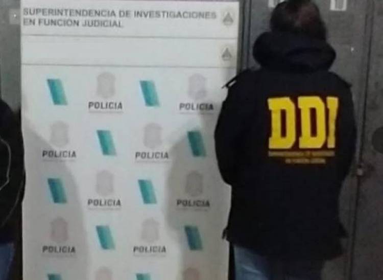 Secuestran un auto mellizo, cocaína, marihuana, dinero y un chaleco policial