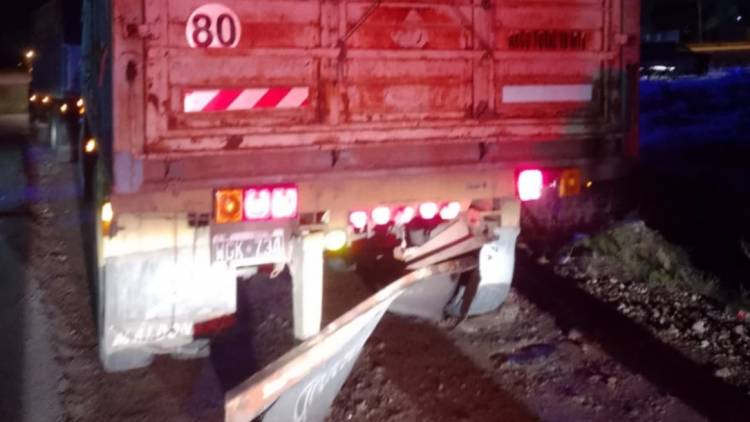 Ruta 3: Falleció un motociclista que chocó contra un camión