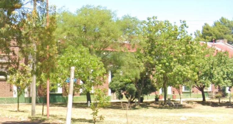 Preocupación por la rotura en una tapa de pozo en la ex estación Solier