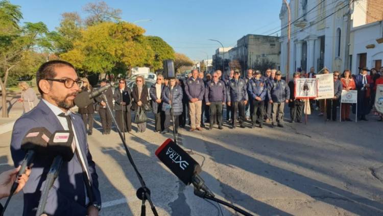En el acto por la Autonomía Municipal, el intendente Aristimuño llamó a trabajar de forma colectiva