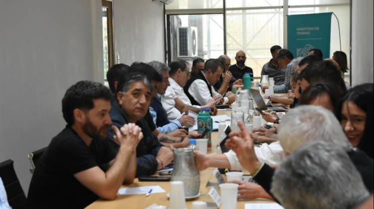 Trabajadores estatales bonaerenses acordaron un aumento salarial de 10 por ciento en dos tramos