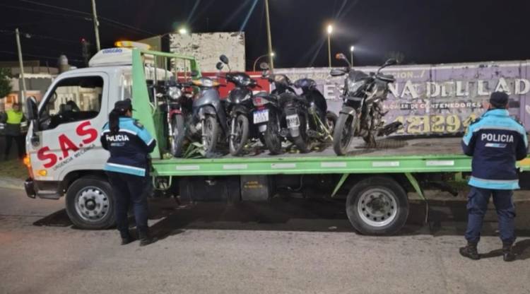 Secuestran motos, autos y demoran a un joven buscado por la justicia en un operativo de control