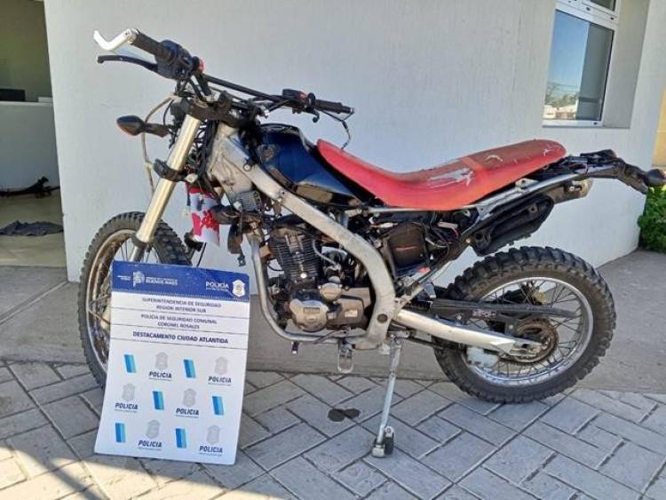 Se realizó un hallazgo de una moto robada en un descampado