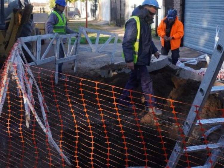 ABSA continúa con el recambio de colectores cloacales en diferentes sectores de la ciudad