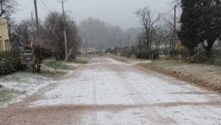 La nieve volvió a Sierra de la Ventana y regaló una postal soñada
