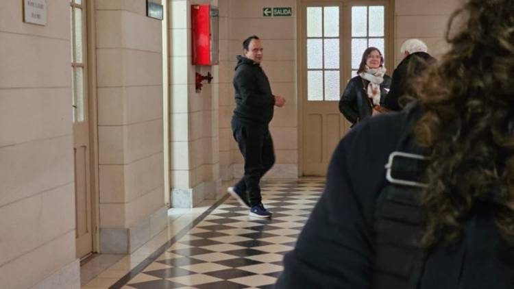 Condenaron a un expolicía acusado de un millonario cuento del tío