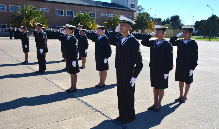 Egresaron cabos enfermeros de la Escuela de Suboficiales de la Armada