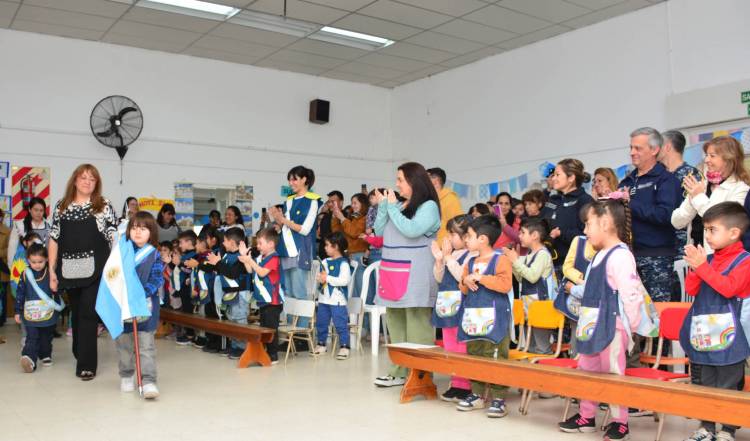 El Jardín de Infantes N° 907 de la Base Naval Puerto Belgrano inauguró pisos nuevos