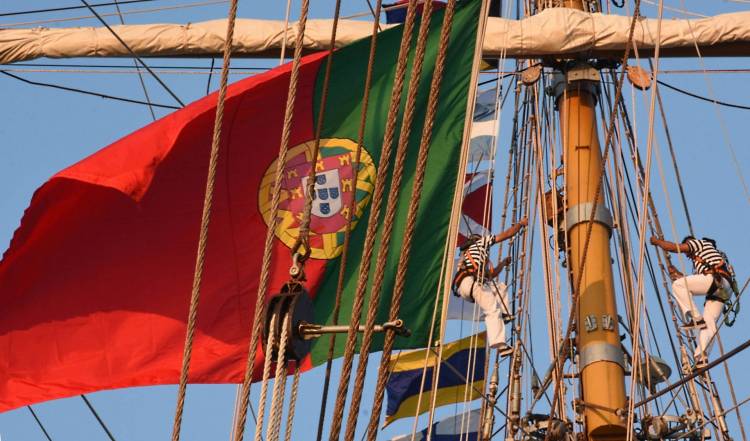 La fragata ARA “Libertad” arribó a la República Portuguesa