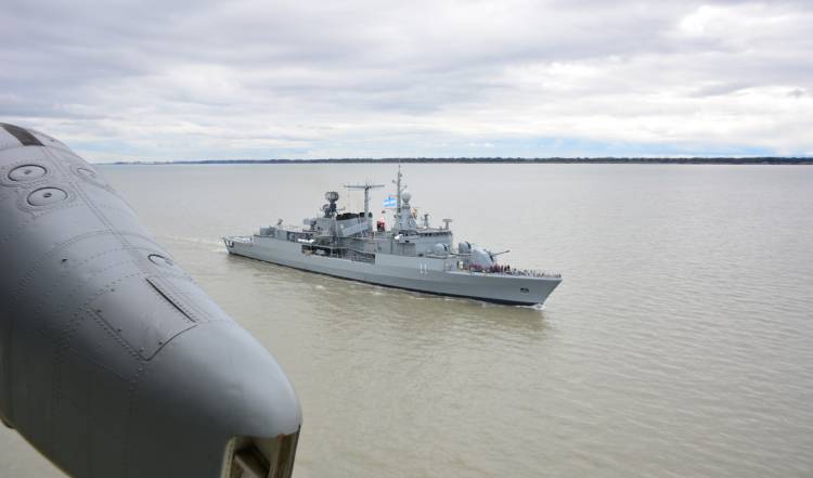 El destructor ARA “La Argentina” continúa su navegación rumbo al UNITAS LXVI