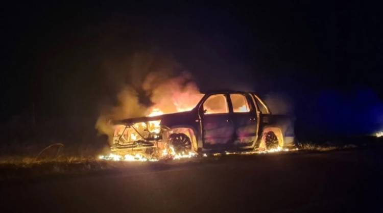 Pérdidas totales en el incendio de una camioneta en la Ruta 113 camino a Pehuen Co