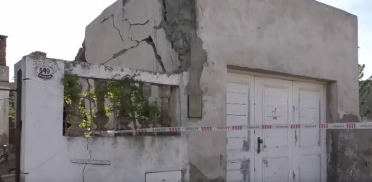 El garage de una vivienda de Villa Arias sufrió un derrumbe sin heridos que lamentar