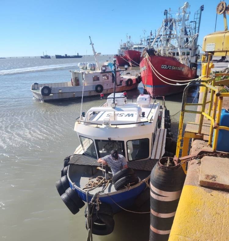 Una embarcación dio vuelta de campana frente a Punta Ancla y sus ocupantes resultaron ilesos