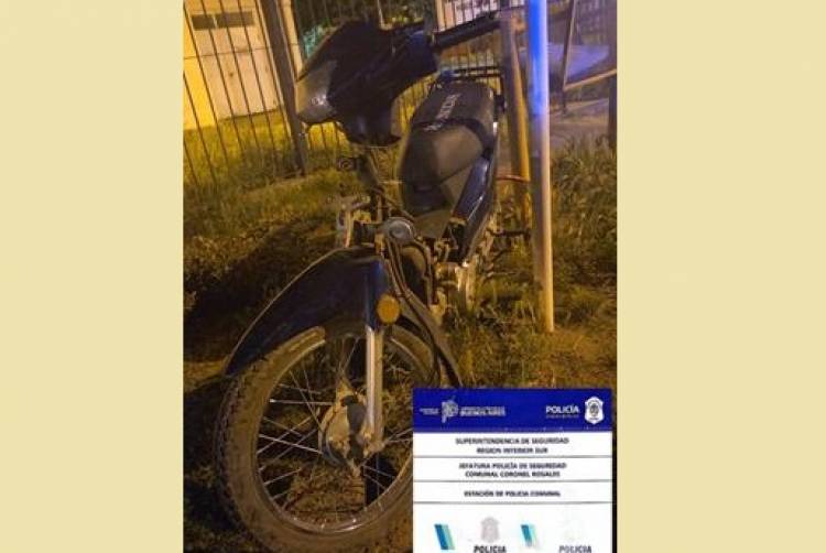 Encontraron atada a un canasto de basura una moto que había sido robada el sábado a la noche