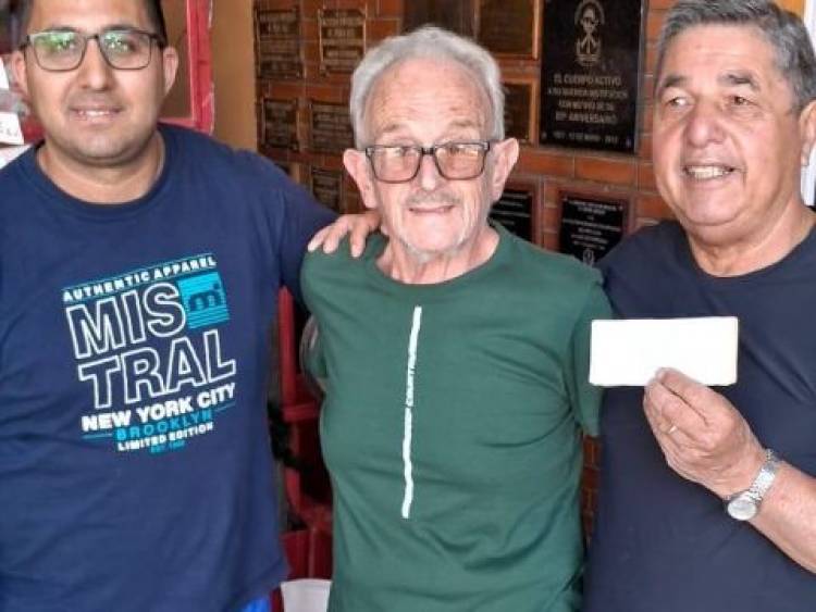 En el festejo por sus 80 años, un hombre puso una urna para Bomberos y juntó más de 500 mil pesos