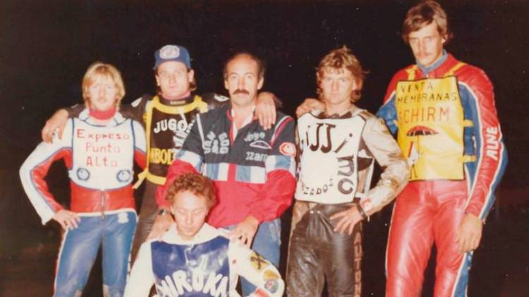 Los amantes de las motos en las noches de verano de Punta Alta