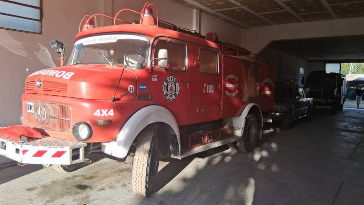 Bomberos de Monte Hermoso y la solidaridad con sus pares de Pehuen Co