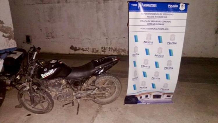 En una moto robada chocó contra un auto en el parque San Martín, la abandonó y se dio a la fuga