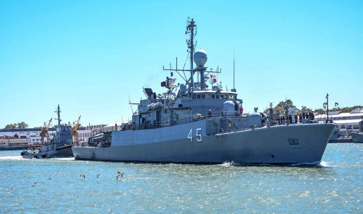 La corbeta ARA “Robinson” zarpó a una nueva misión