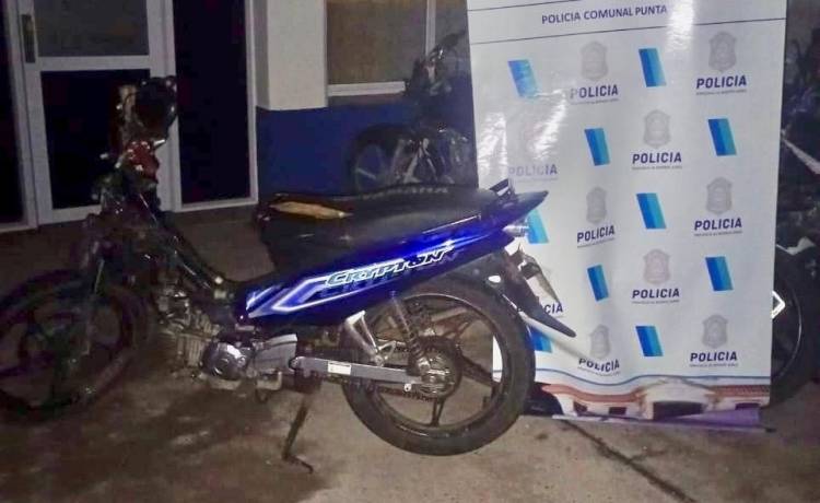 Secuestraron una moto sin papeles tras un choque con un colectivo de la línea 319