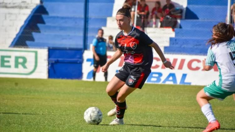 Tiene 17 años, más de 100 goles y un futuro enorme: Sofía Mattos sobresale en la Liga del Sur