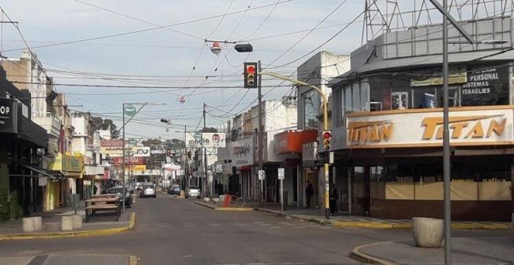 Así será la actividad comercial por el puente turístico y el feriado de este lunes y martes
