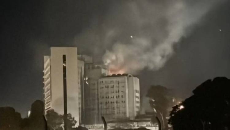 Incendio en la sede de la Armada: evacuaron a 75 personas y hubo cinco heridos en la noche del sábado
