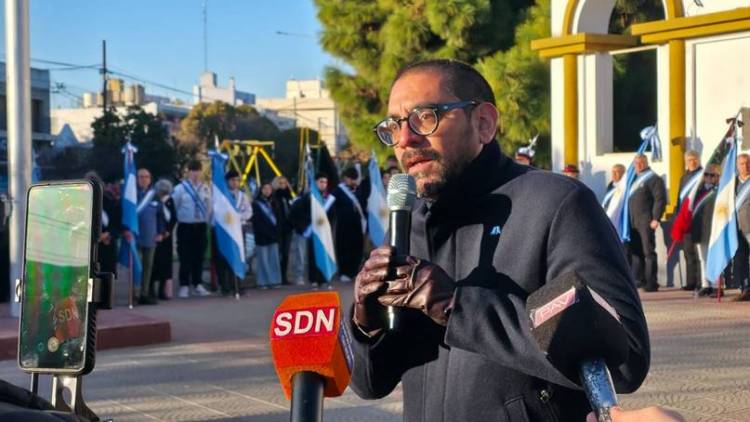 "Honrar la Patria es cuidar a los jubilados, trabajadores y la educación pública" afirmó Aristimuño