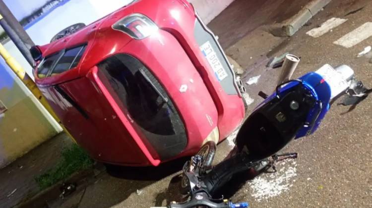 Falleció un motociclista tras chocar con un auto que trabajaba para Uber en Punta Alta