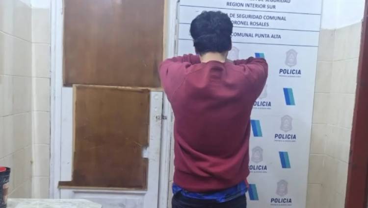 Un hombre con antecedentes delictivos fue detenido por ingresar a dos casas