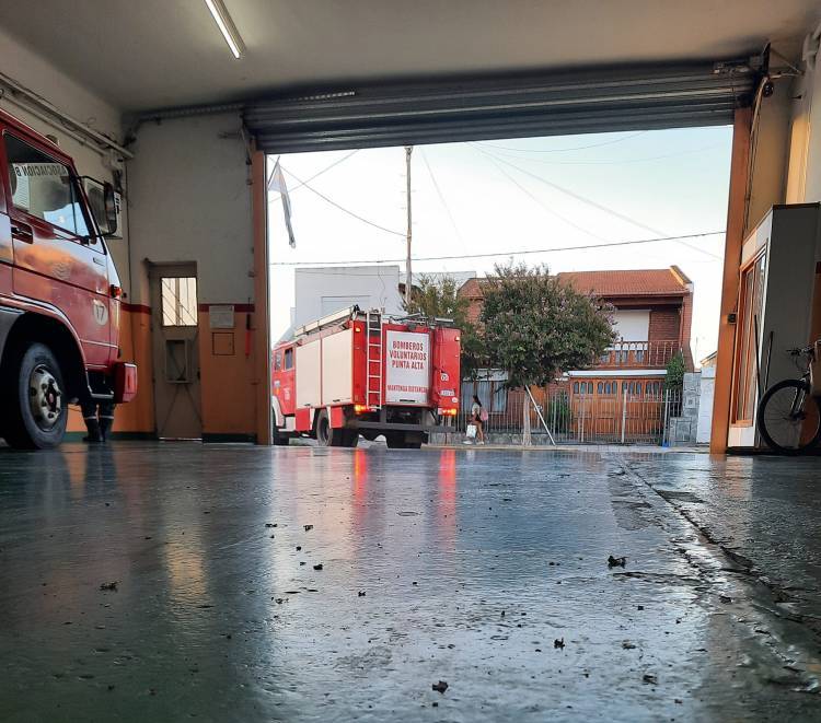 Un principio de incendio en una vivienda generó la derivación de un hombre al hospital