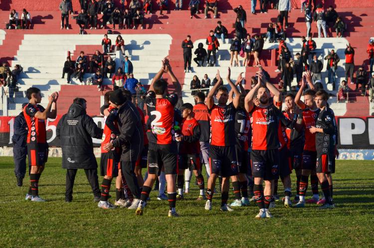 Liga del Sur: Sporting goleó a Villa Mitre en el Mendizábal y cerró la etapa regular con una sonrisa
