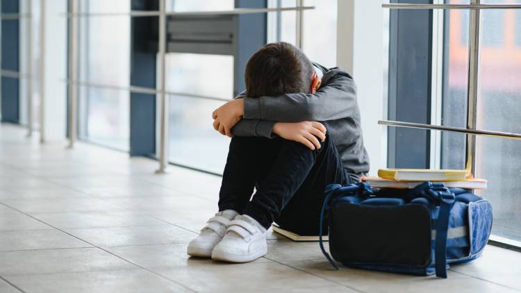 Padres de alumnos se auto convocan para pedir que profesor denunciado no tenga contacto con menores