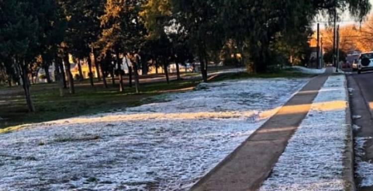 Se espera un brusco descenso de temperatura por viento Sur y no descartan nevadas en la zona