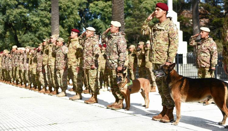 El Ministerio de Defensa reconoció al contingente que se desplegó en la "Operación Venezuela"