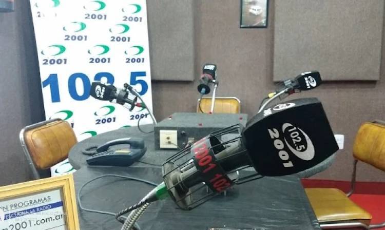 Cumplimos 42 años en el aire, siendo la primer emisora de Punta Alta