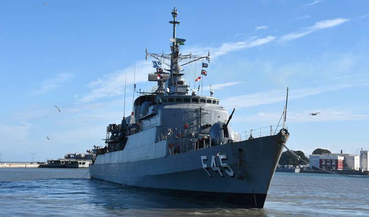 Zarparon los buques para dar inicio a la fase operativa del ejercicio combinado Fraterno XXXIX