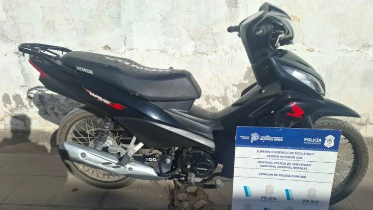 Detuvieron a un hombre a bordo de una moto robada