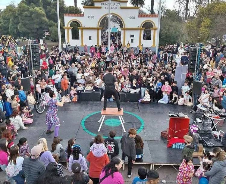 El Municipio celebró el Día del Niño con una jornada multitudinaria en la Plaza General Belgrano