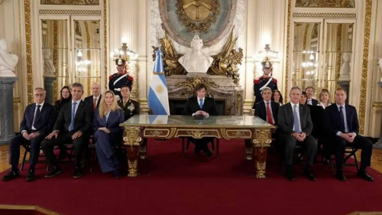 Milei anunció sanciones para empresas que operen en Malvinas y la construcción de una base en Tierra del Fuego