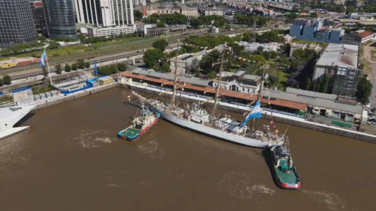 La Fragata Libertad en el último tramo del viaje, arribará el sábado al Puerto de Buenos Aires