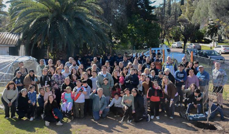 La Escuela Especial Stella Maris inauguró un invernadero