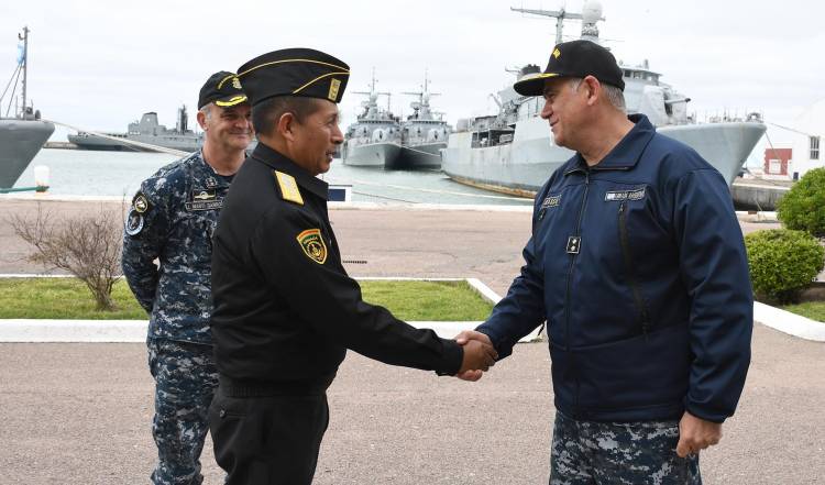 El Jefe del Estado Mayor de la Armada de Bolivia visitó Puerto Belgrano