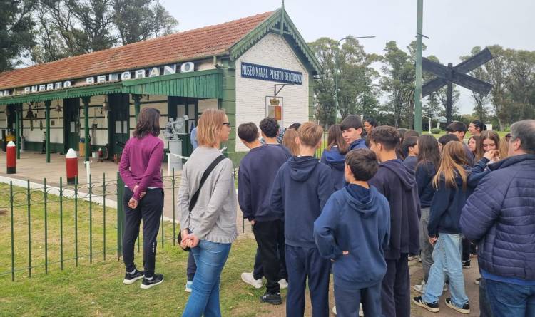 Alumnos de Coronel Dorrego realizaron visita educativa a la Base Naval Puerto Belgrano